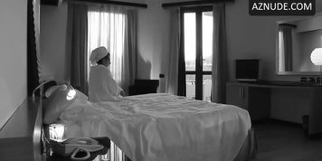 Miniatura de Unknown Lesbian, Underwear Scene in Porta Vittoria - Moments We Have Stars In Our Eyes