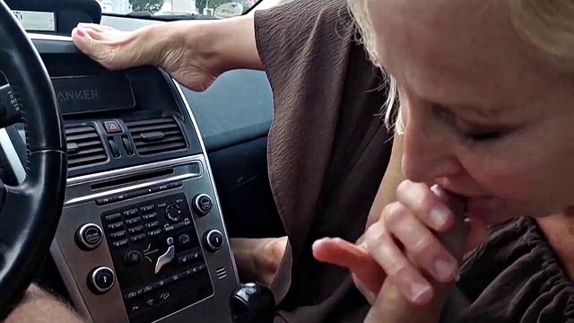 Miniatura de Mature Blonde Selena701 Takes Daily Hardcore Pounding