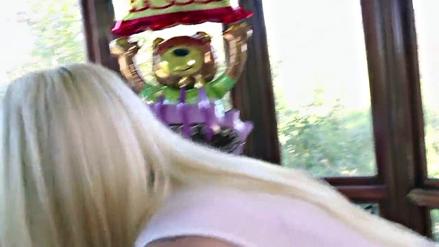Miniatura de Lesbian Big Tits Licking