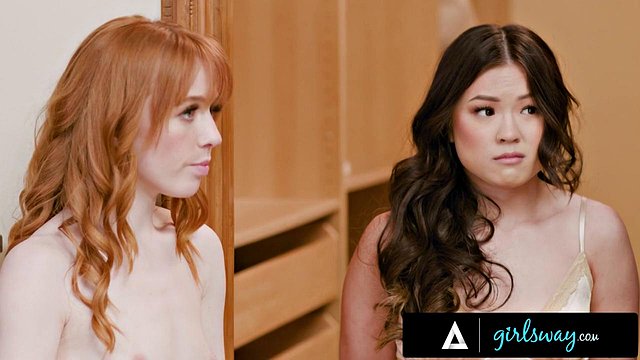 Miniatura de Lulu Chu Caught in Lesbian Masturbation