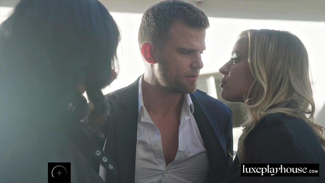Miniatura de Anna Claire Clouds And Daisy Fuentes Pound One Lucky Stud In Wild Outdoor Threesome