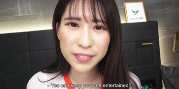 Miniatura de Hitomi Kanzaki Is Back And Shows Us Her Blowjob Skills