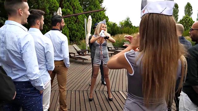 Miniatura de Rocco Siffredi Double-Penetrates Eveline Dellai in Hot Twins Orgy with Silvia Della