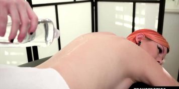 Miniatura de Trans Woman Fucks Redhead After Massage (Autumn Rain)