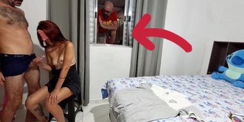 Miniatura de Blindfolded Wife Prank with Neighbor (Fanny Squirting)