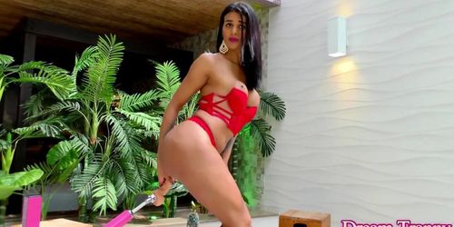 Miniatura de Trans Stunner Julia Alves Gets Pumped by The Machine