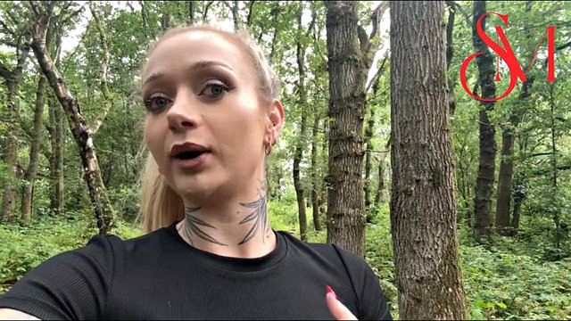 Miniatura de Sophia Mayy Fingers Pussy Publicly Watching Gay Guys Fuck