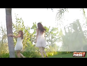 Miniatura de hot summer lesbians aidra and madi go wild