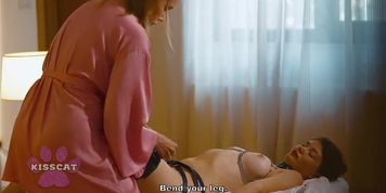 Miniatura de MILF Gets Him First Then Shares With Hot Roommate - Kisscat and Foxy Dreams