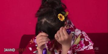 Miniatura de Naughty JAV Star Chiharu Seduces With A Japan Blowjob Then Fucks Kimono Clad