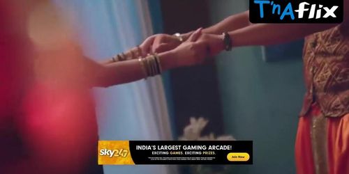 Miniatura de Priyanka Tiwari Breasts Scene in Rangeen Kahaniyan
