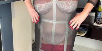 Miniatura de Mrs Mature Teases In White Playsuit With Big Natural Boobs And Feet
