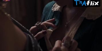 Miniatura de Carmen Zabala Lesbian, Butt Scene in El Peligro De Quererte