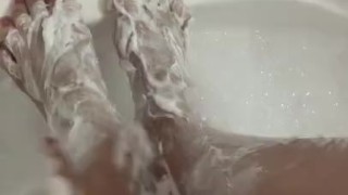Miniatura de Sexy feet in the bath