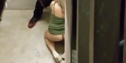 Miniatura de Amateur Blonde Girl Giving Blowjob