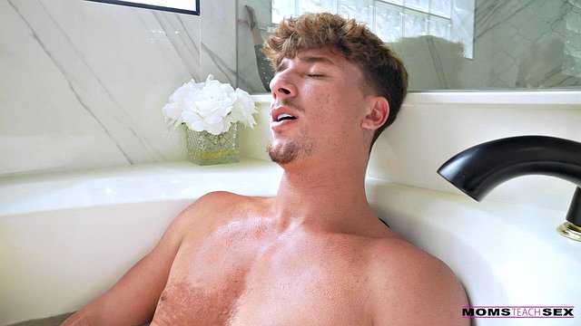 Miniatura de Jessica Aaren's Threesome Blowjob Ends in Cumshot