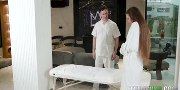 Miniatura de She Got A Massage But Oil Is Not The Only Thing That Got He...