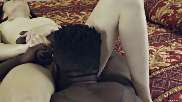 Miniatura de Judy Jolie's First Interracial Fuck with Jason Brown