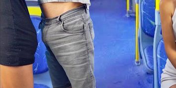 Miniatura de Redhead Enjoys Stranger Encounter on Public Bus (Fanny Squirting)