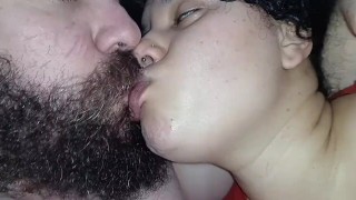 Miniatura de best sexy kiss between couple in pov on ponn hub, they really love to kiss each other naughty💦😋🤤