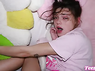 Miniatura de freaky lil stepsis footjob fantasy fuck fest shrooms q