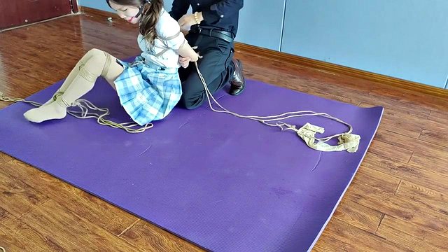 Miniatura de Bondage Gagging Brunette
