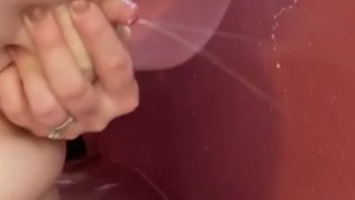 Miniatura de Milf spray milk in bath