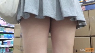 Miniatura de Risky public flashing in shop - upskirt no panties (best moments compilation)