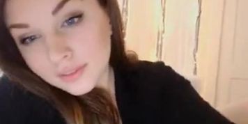 Miniatura de Cute Amateur Whore fingers creamy Pussy on Webcam