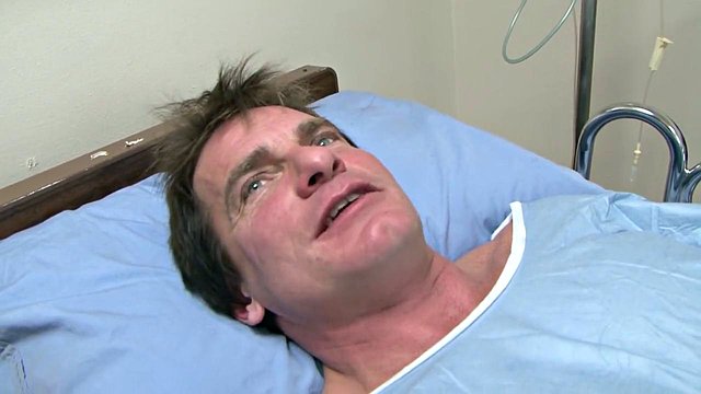 Miniatura de Busty Loni Evans and Evan Stone in Nurses Blowjobs