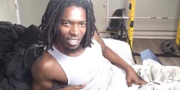 Miniatura de Virgin Stepbrother Caught Masterbating By Stepsis Gets Blowjob From Sibling