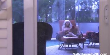Miniatura de Handyman Hammers Big Boobs Milf Sally D'Angelo In Threesome With Bbc