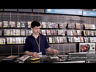 Miniatura de when sarah, the milf of nick’s dreams entered his store, the stud wasn’t able to talk to her