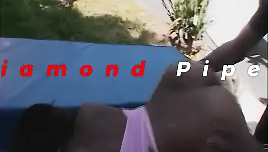 Miniatura de Nena de ébano se enfrenta a varios hombres negros en gangbang al aire libre