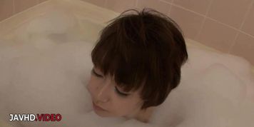 Miniatura de Akina Hara Gives a Sensual Blowjob in a Steamy Bath