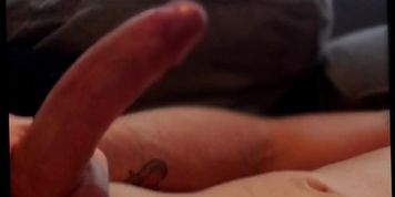 Miniatura de Amateur couple shares intimate moment at home