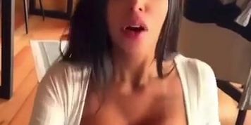 Miniatura de Hot Latina Receives A Creampie From A Bunny