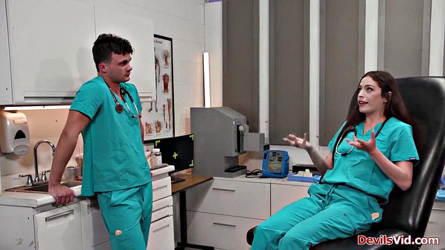 Miniatura de Latina Nurse Blows Him Before Night Shift Pounding