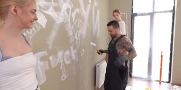Miniatura de Painting Walls Turns Into A Wild Threesome