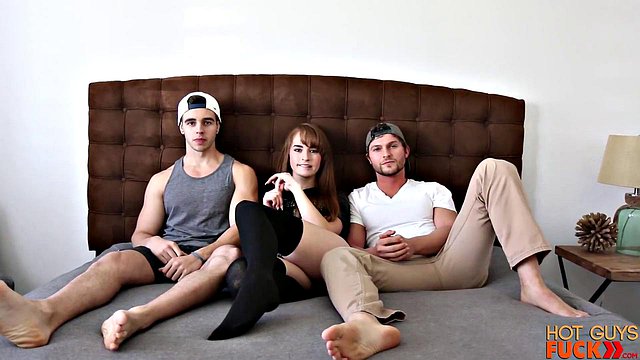 Miniatura de Hot Muscle Studs Threesome