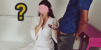 Miniatura de Blindfolded honeymoon surprise takes unexpected turn (Fanny Squirting)