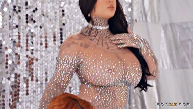 Miniatura de Isiah Maxwell Pounds Abigaiil Morris and Valentine Vixen in Steamy Shower Threesome with Big Tits and Hard