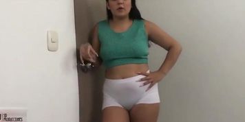 Miniatura de Stepmother Catches Me Masturbating To Porn And Gives Me A Blowjob – Melanie Caceres Pov (aylla mel, bambi blaze, emily oram, laetitia versace)