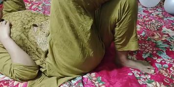 Miniatura de Desi Chubby Indian Big Ass Girl Sairaxsaim Hot Handjob With Maid