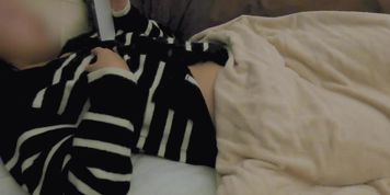 Miniatura de Solo amateur masturbation before sleep