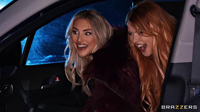 Miniatura de Elly Clutch and Scott Nails Reward Rescuers with Messy Threesome
