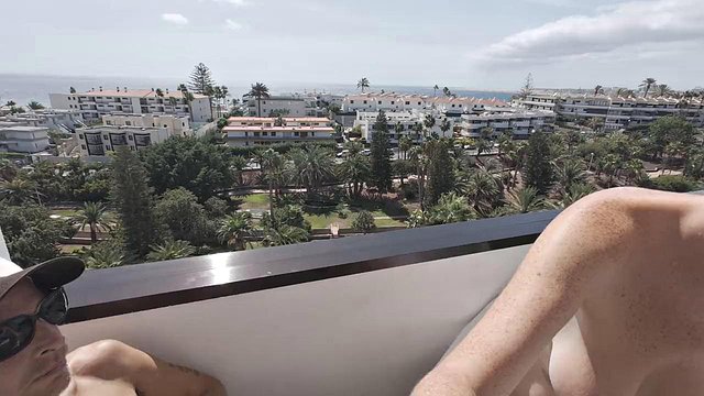 Miniatura de Horny Gay's 9-Inch Cock Licks ScottishSweetie's Pussy Outdoors