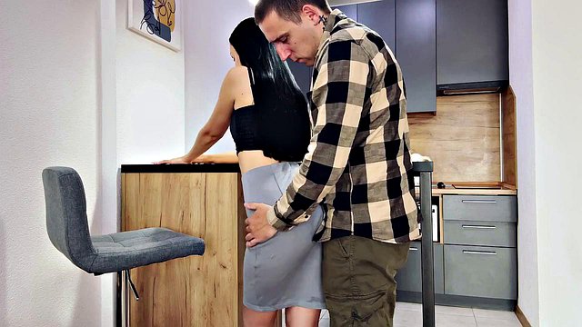 Miniatura de Milf's Morning Skirt Handjob Prep