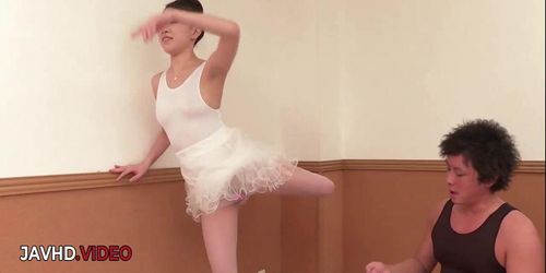 Miniatura de Asian Ballerina's Hardcore Show Finishes With Steaming Creampie Delight