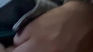 Miniatura de Milf with fat pussy gets fingered on airplane
